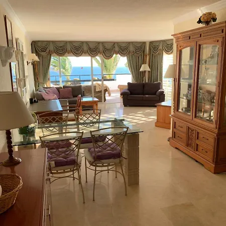 Front Line Luxury Apartman *