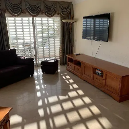 Front Line Luxury Apartman
