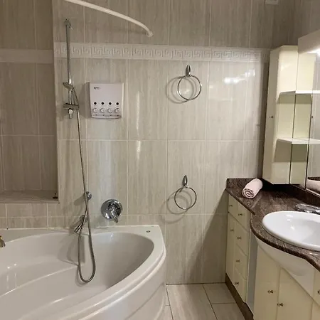 Front Line Luxury Apartman *