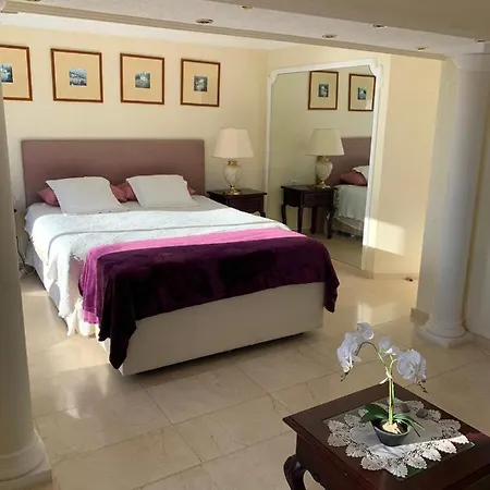 Front Line Luxury Apartman *